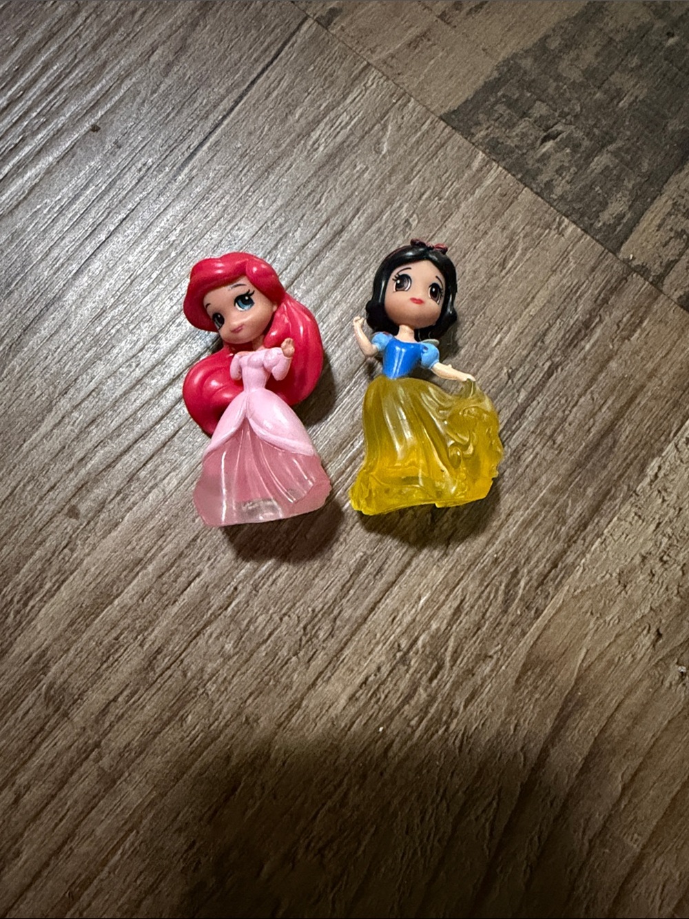 Disney Mini Princess mini wand replacement figurines - Pink & Yellow Dresses